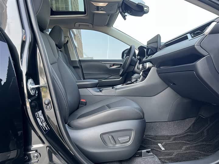 RAV4荣放 2023款 2.0L CVT两驱风尚版